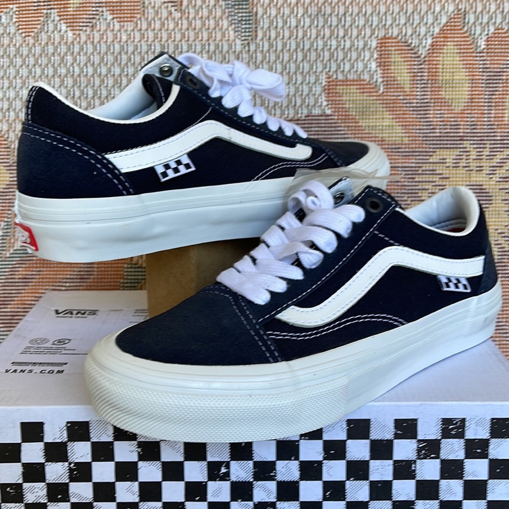 Vans Men’s Skate Old Skool
Wrapped Dark Navy
VN0A5FCBDNV
Sneakers